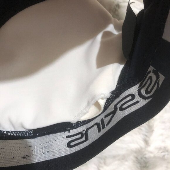 SKINS DNAmic Women sport bra Blue training yoga running gym casual hiking sz XS - Picture 9 of 11